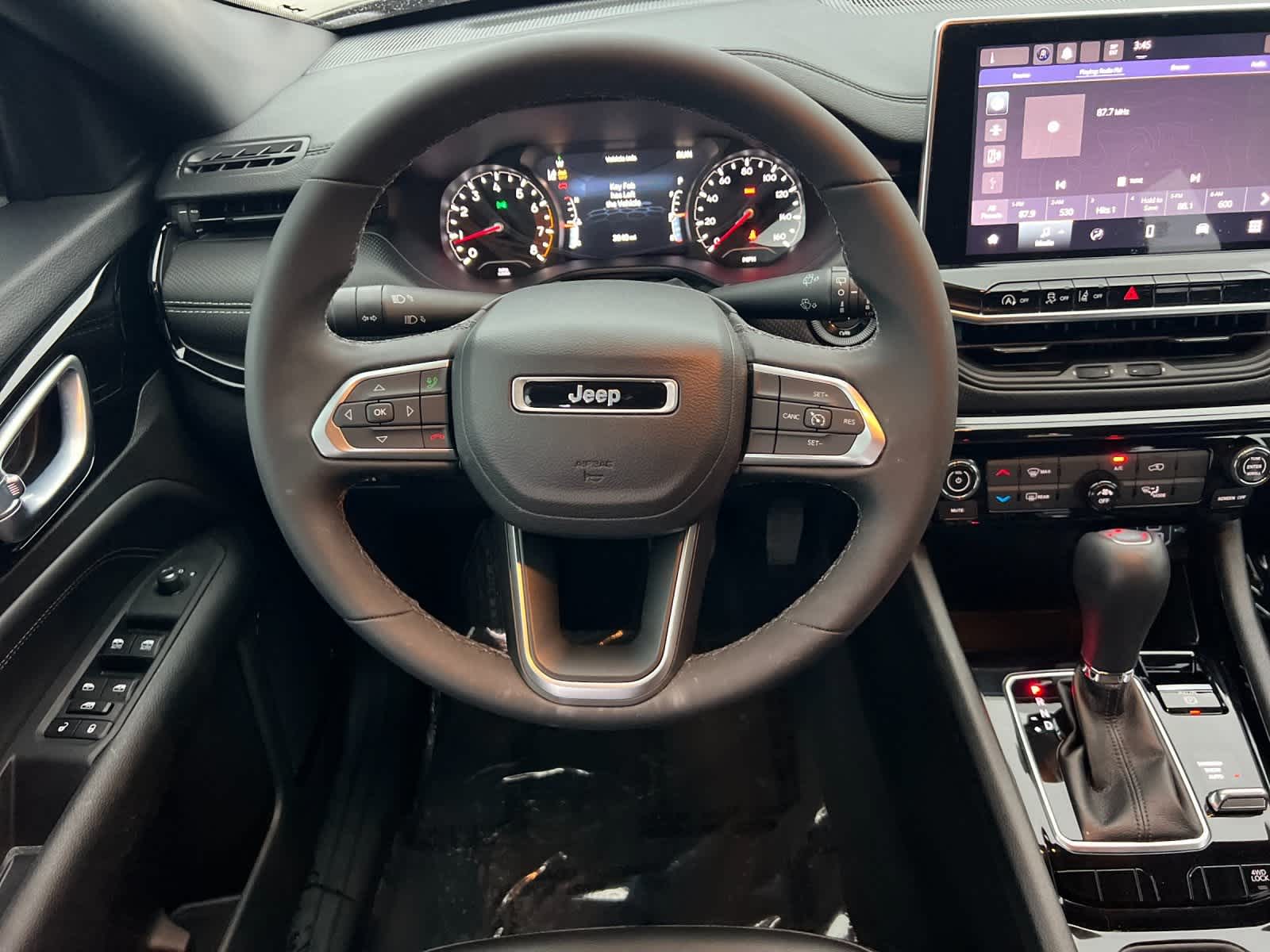 Thumbnail: 2023 Jeep Compass - 14