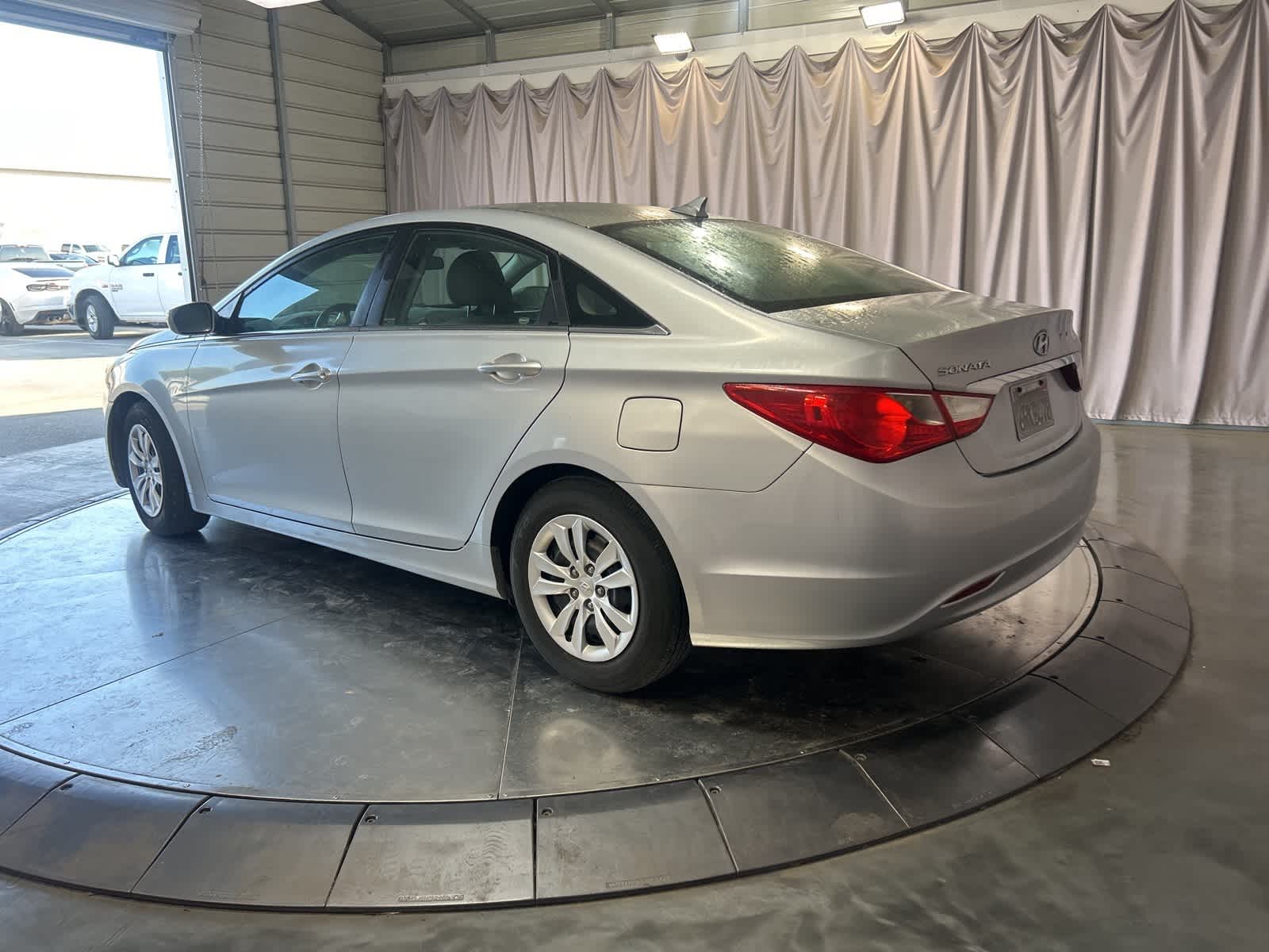Thumbnail: 2011 Hyundai Sonata - 13