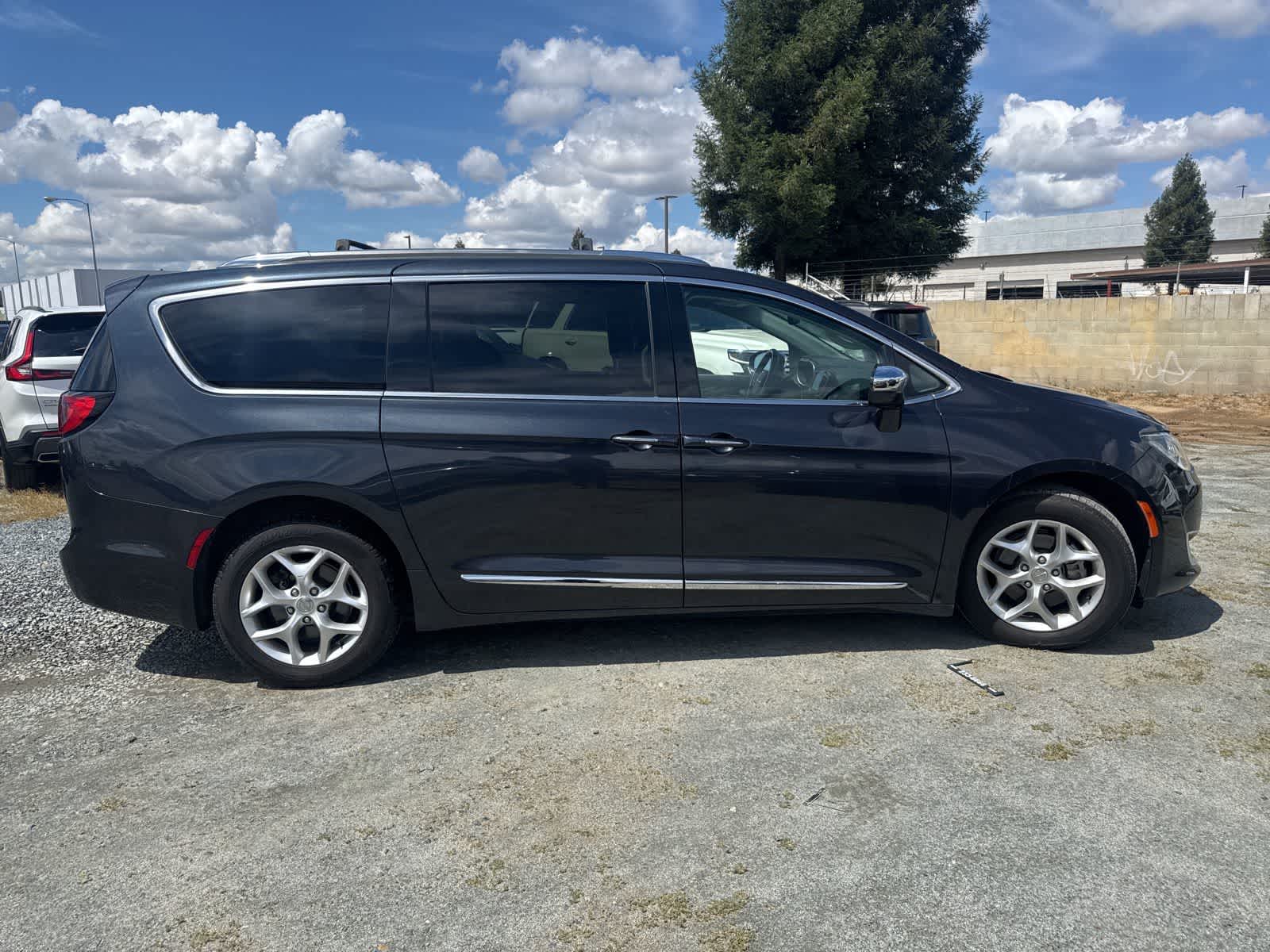 Thumbnail: 2020 Chrysler Pacifica - 4