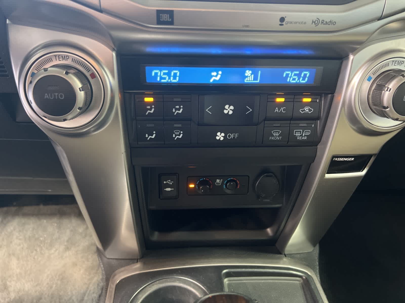 Thumbnail: 2015 Toyota 4Runner - 27