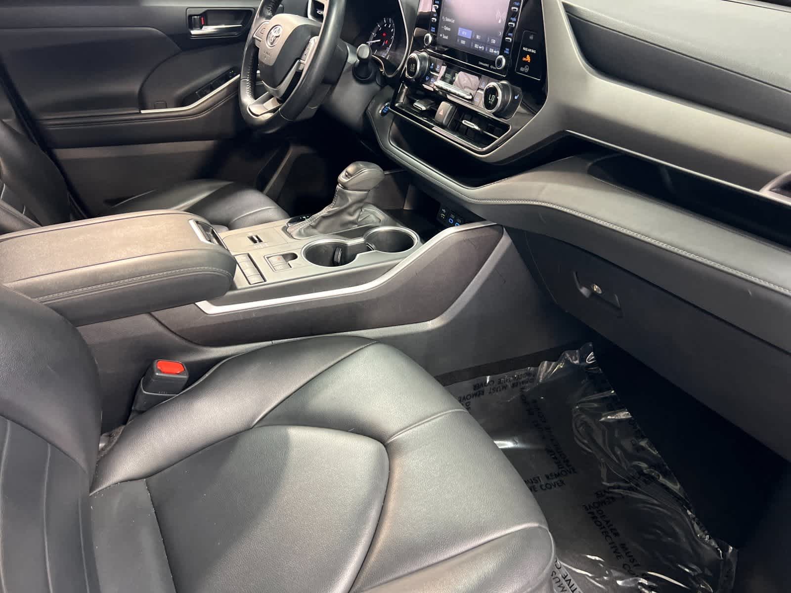 Thumbnail: 2022 Toyota Highlander - 17