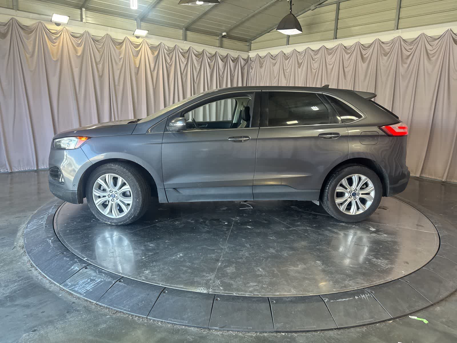 2022 Ford Edge Titanium photo 3