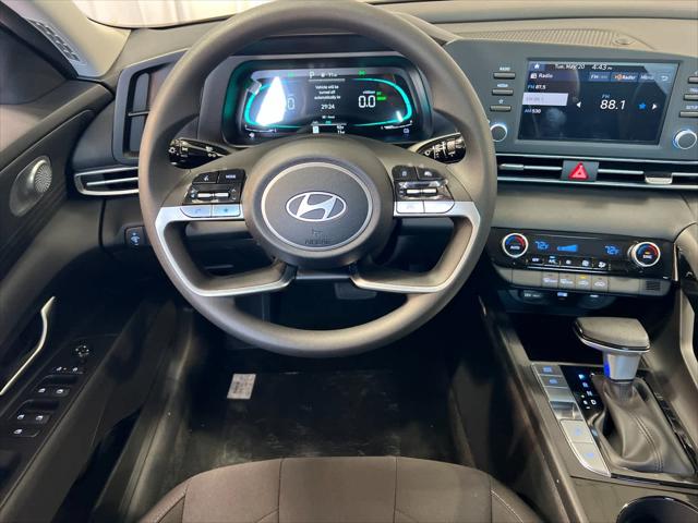 Thumbnail: 2025 Hyundai Elantra - 15