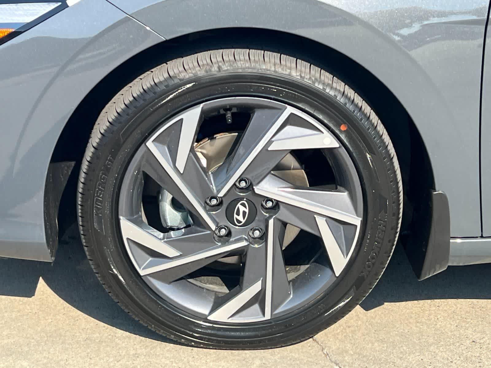 Thumbnail: 2025 Hyundai Elantra - 24