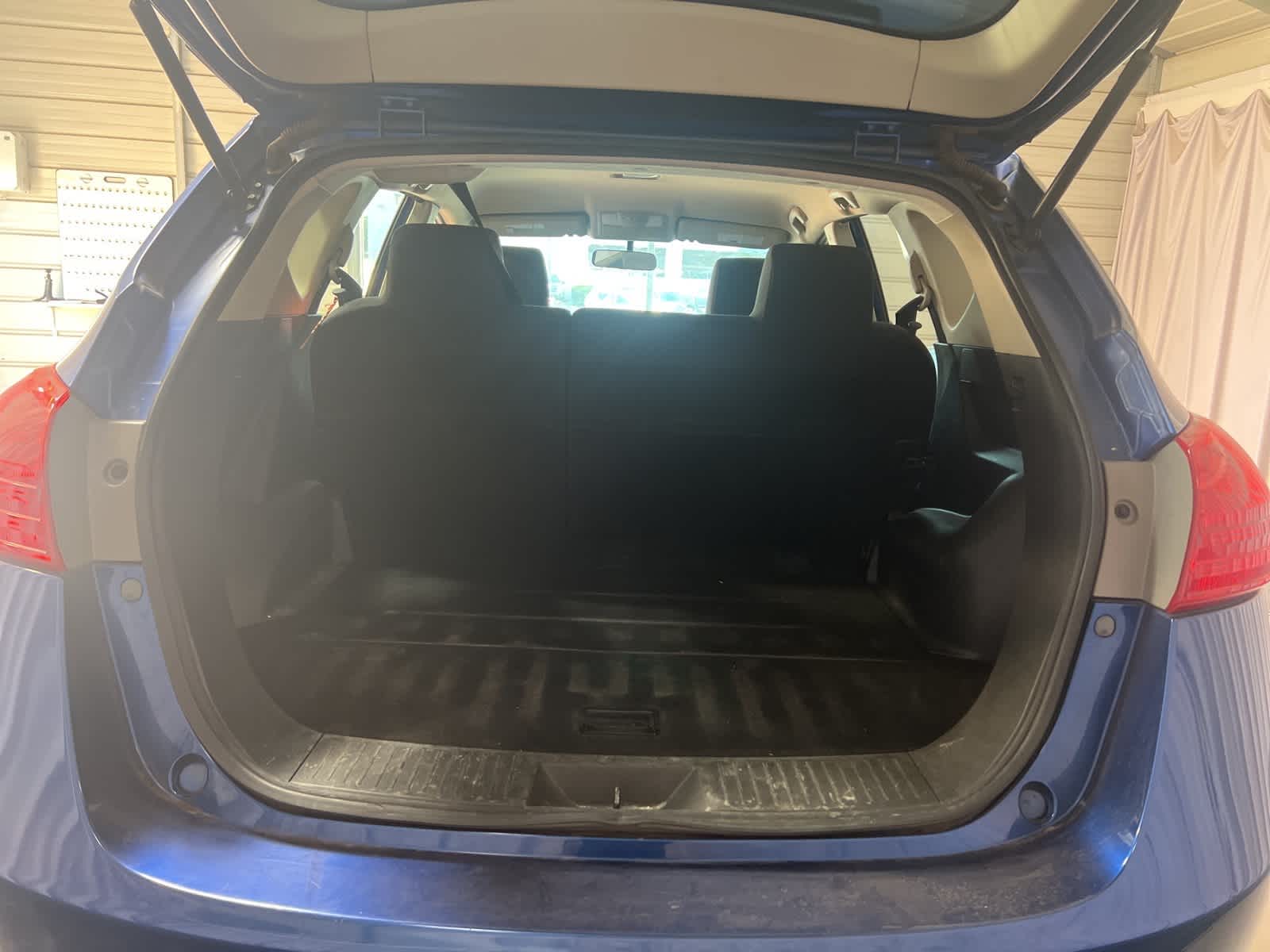 Thumbnail: 2011 Nissan Rogue - 13