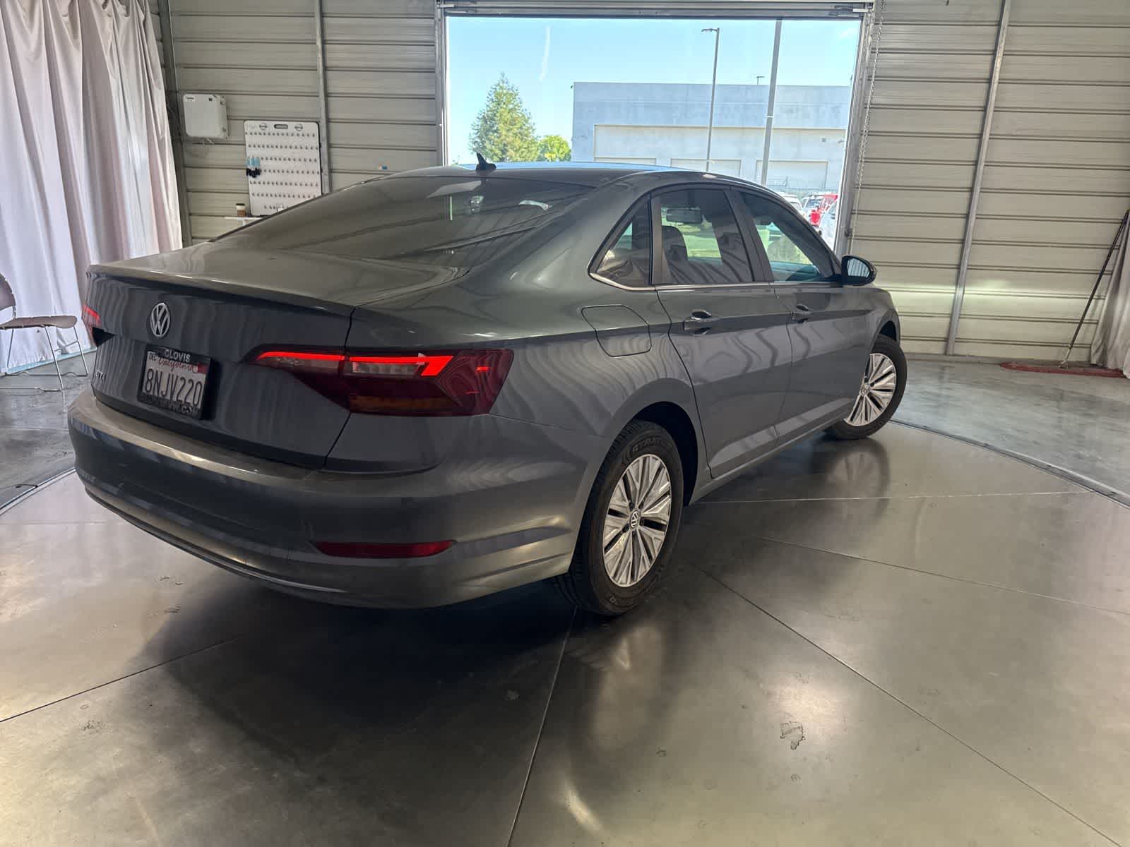 Thumbnail: 2019 Volkswagen Jetta - 4