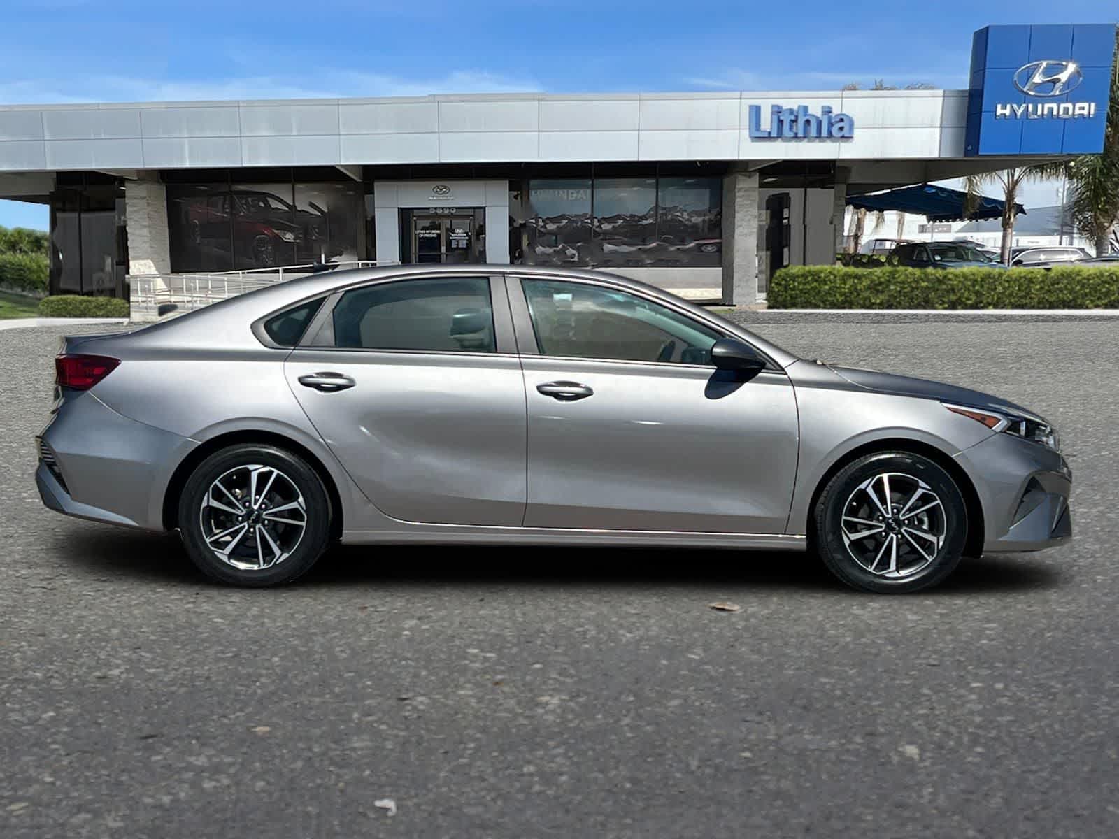 Thumbnail: 2023 Kia Forte - 9