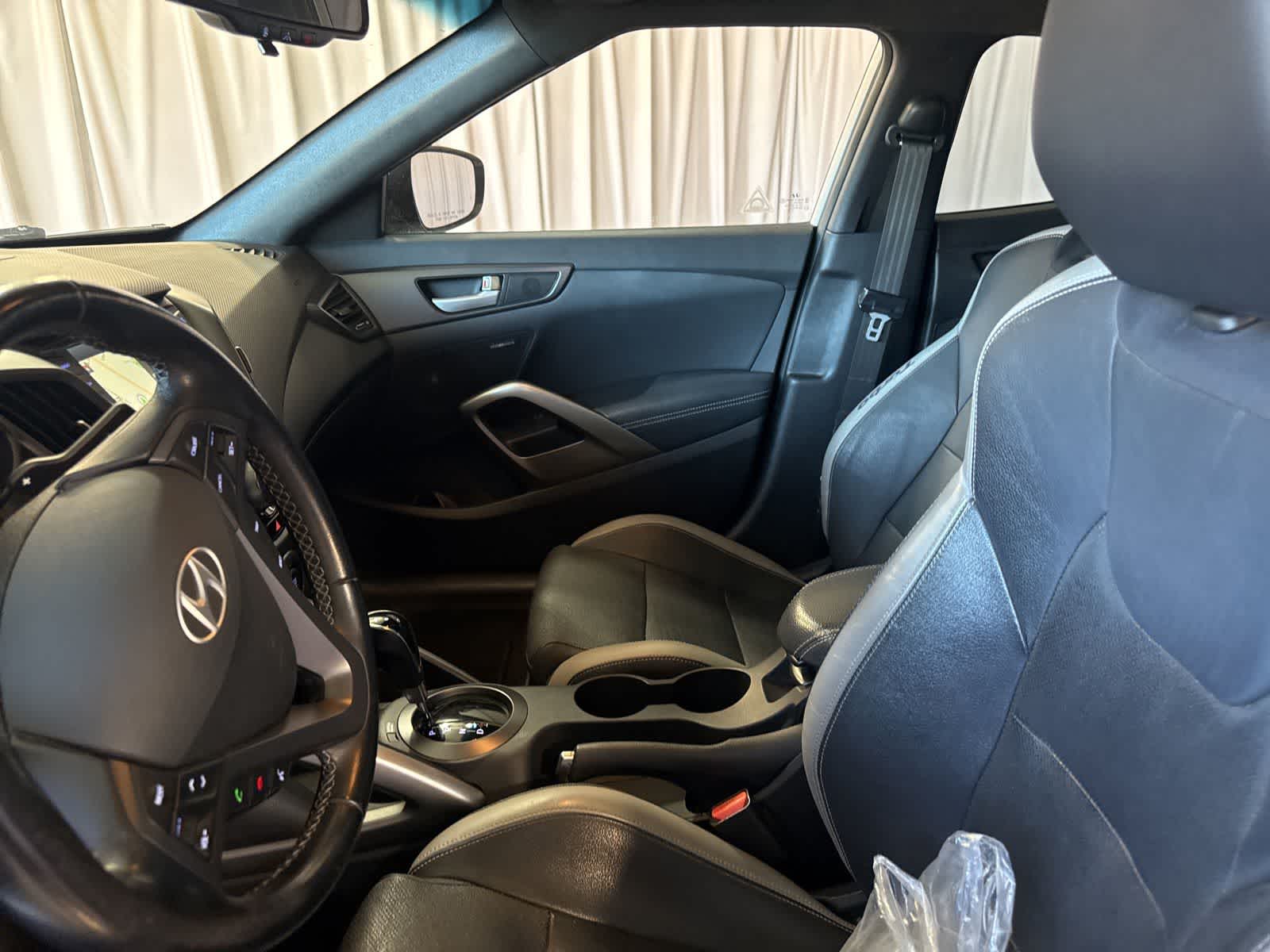 Thumbnail: 2016 Hyundai Veloster - 18