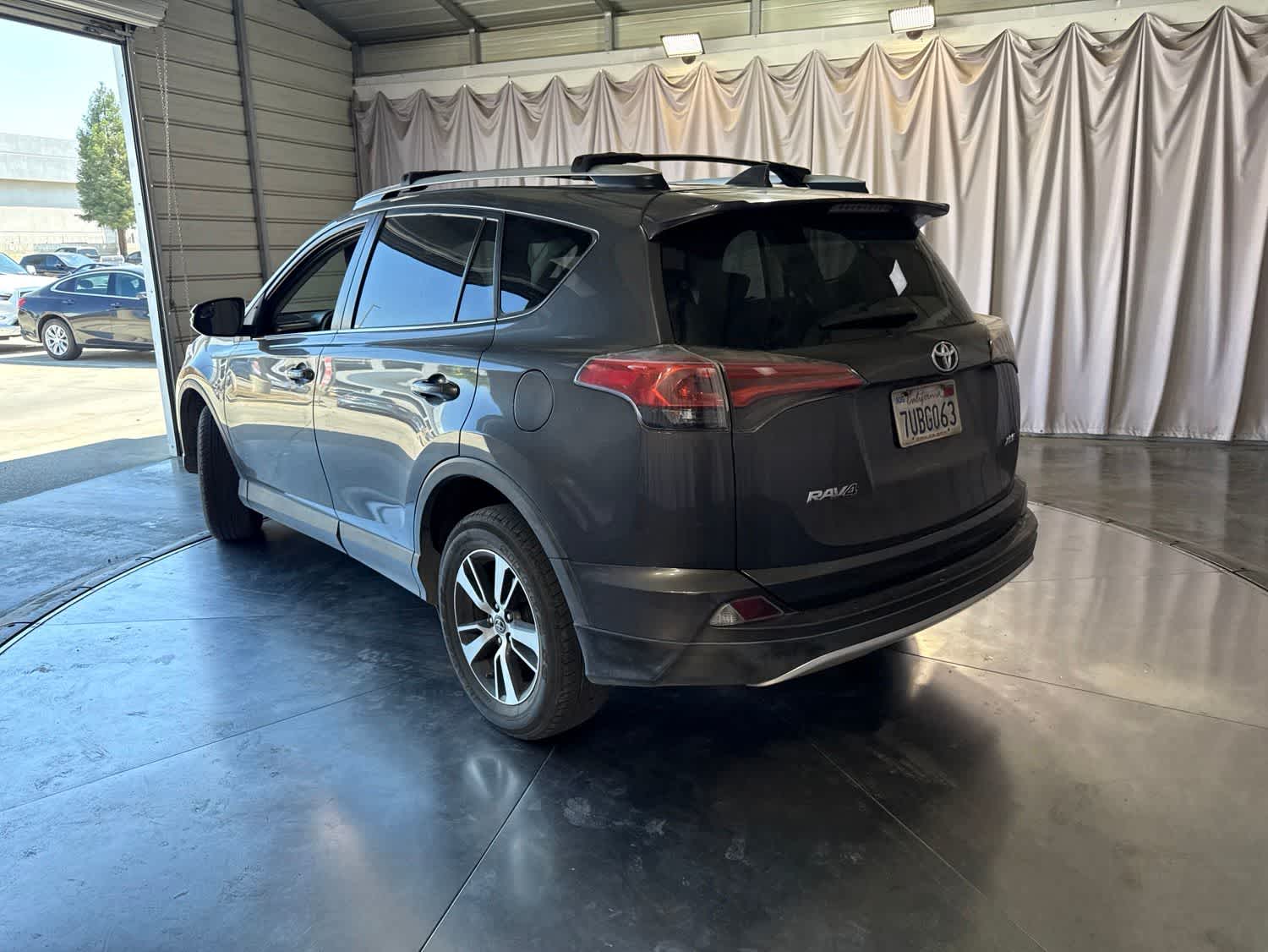 2016 Toyota RAV4 XLE photo 6