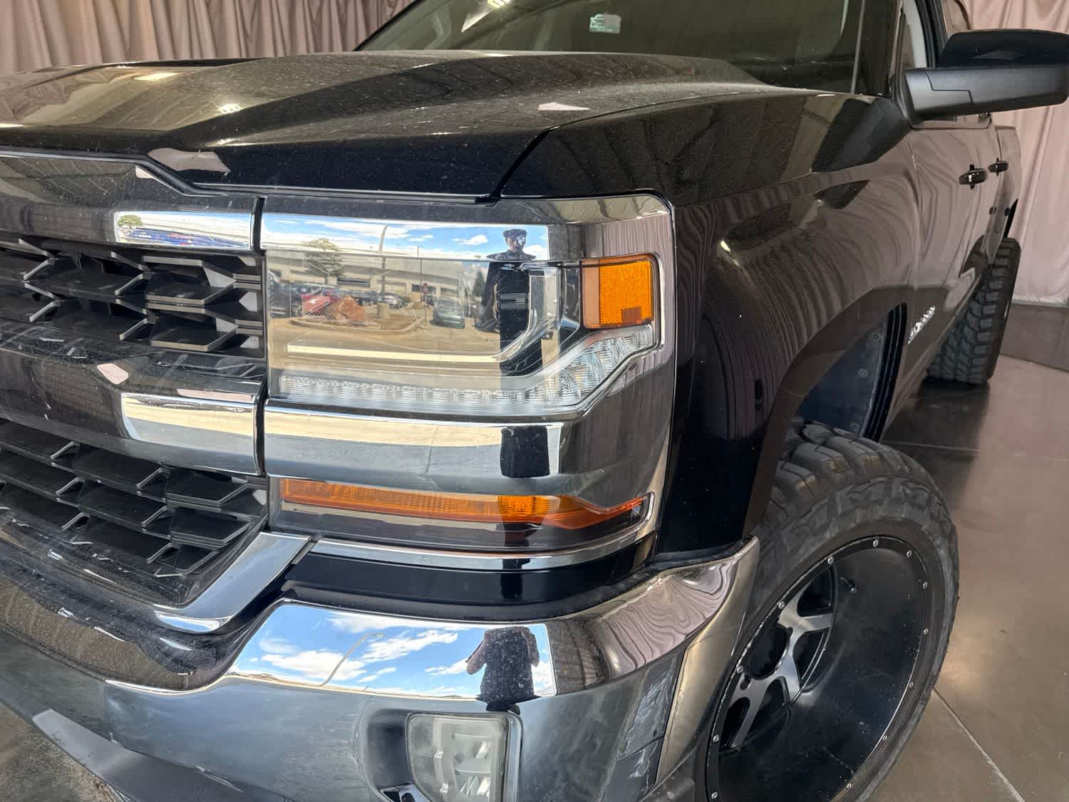 2017 Chevrolet Silverado 1500 LT w/1LT photo 3