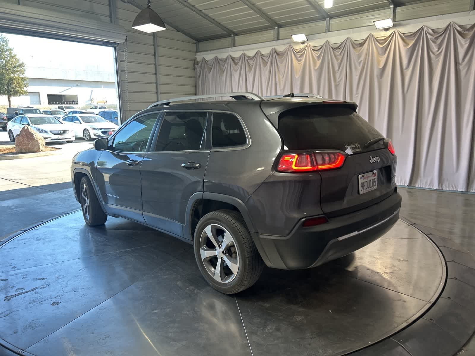 Thumbnail: 2020 Jeep Cherokee - 14