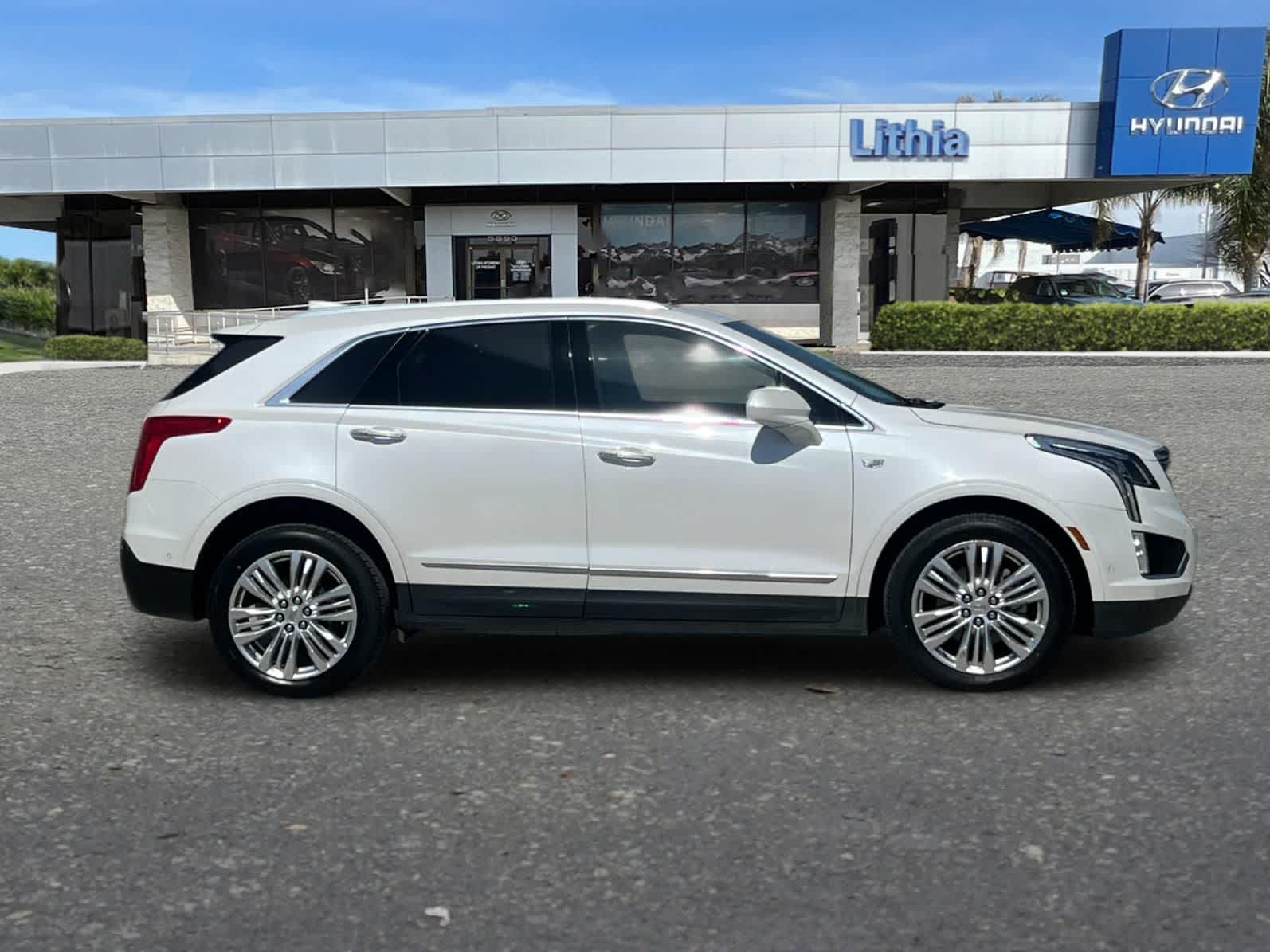 Thumbnail: 2017 Cadillac XT5 - 9