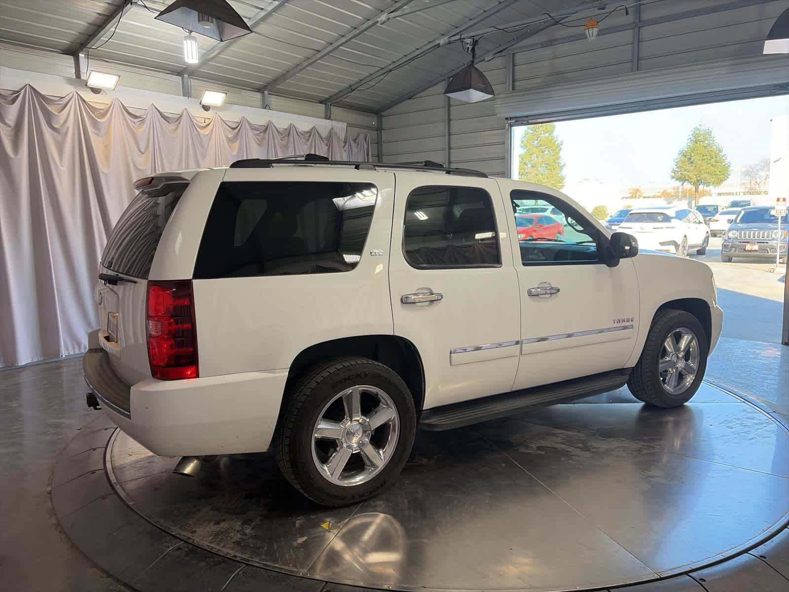 Thumbnail: 2014 Chevrolet Tahoe - 10