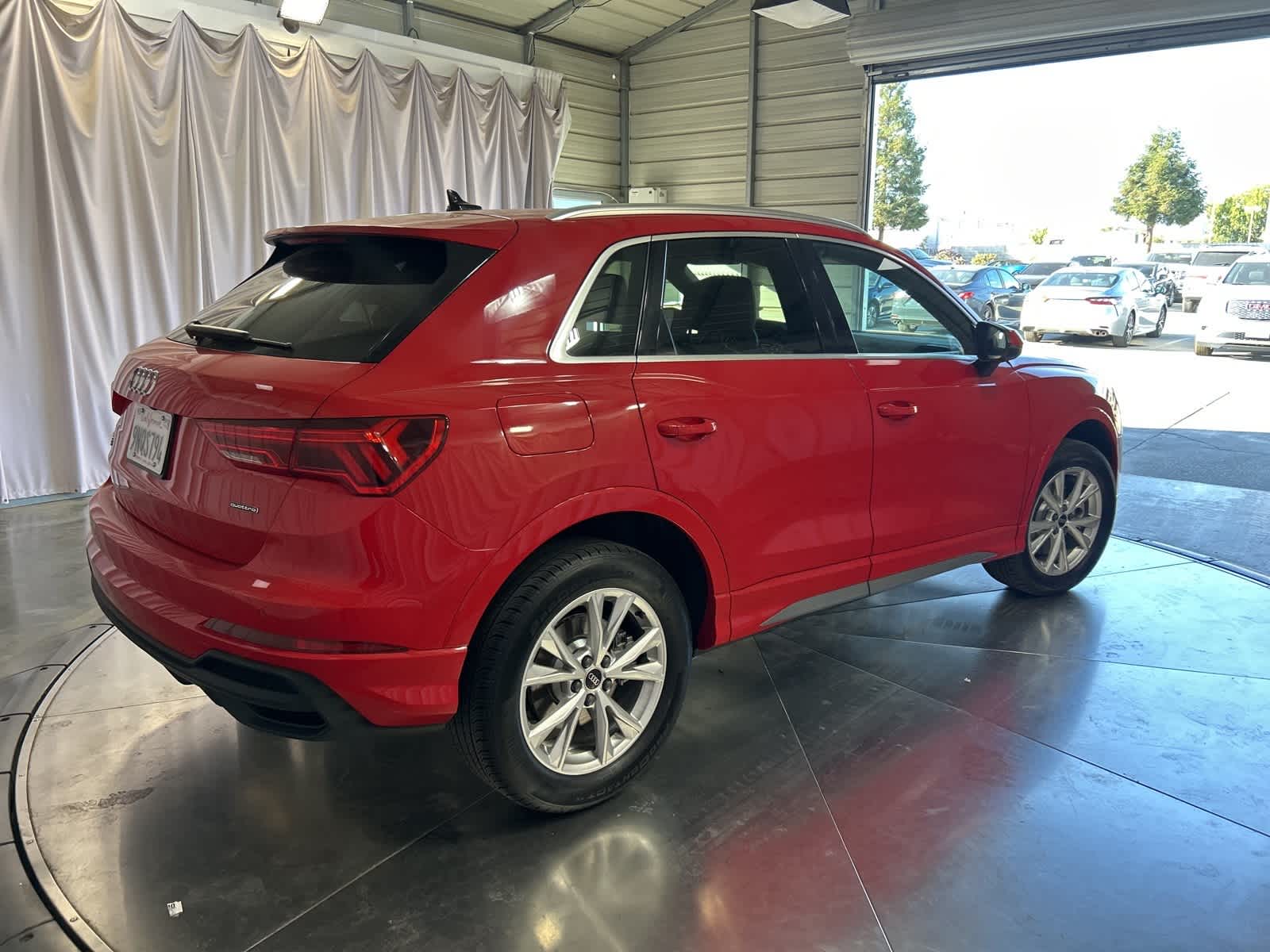 Thumbnail: 2025 Audi Q3 - 8