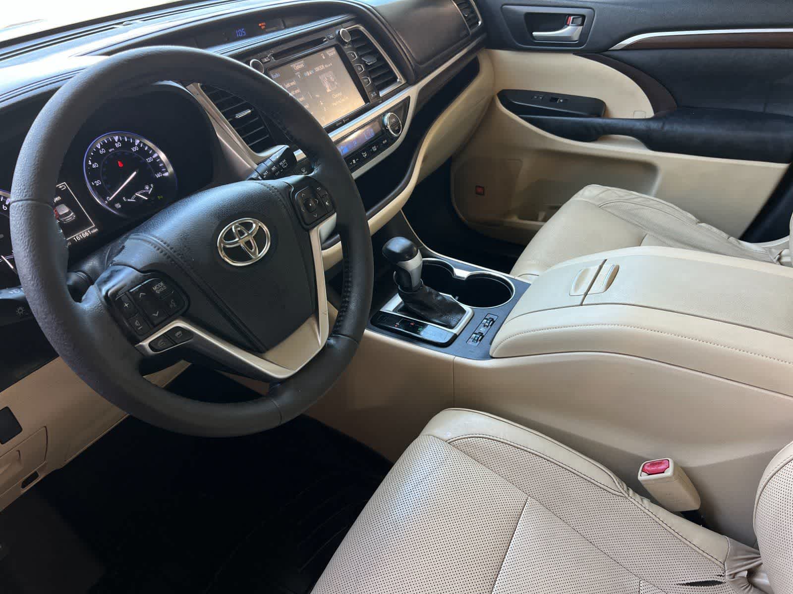 Thumbnail: 2015 Toyota Highlander - 11