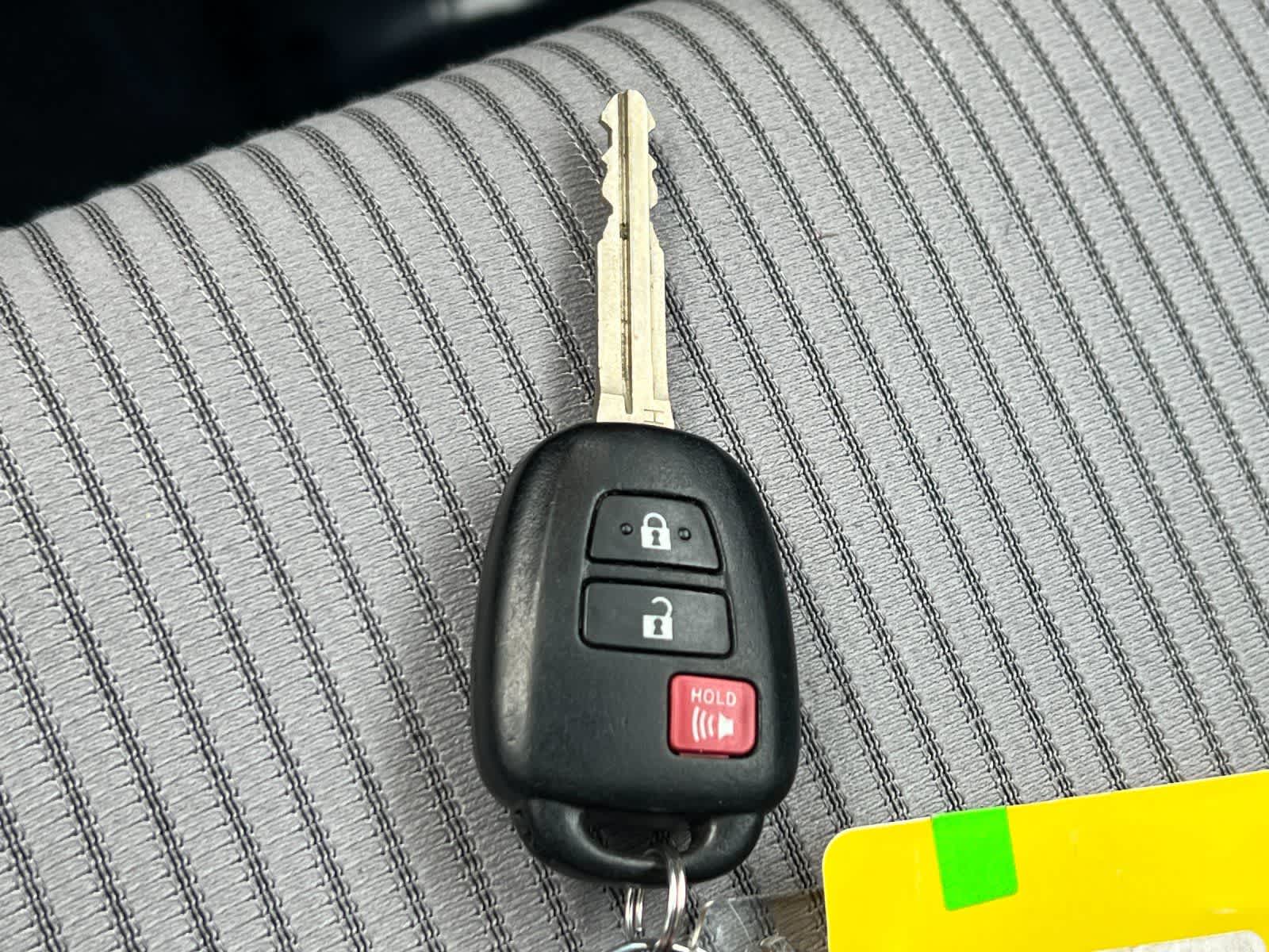 Thumbnail: 2013 Toyota RAV4 - 27