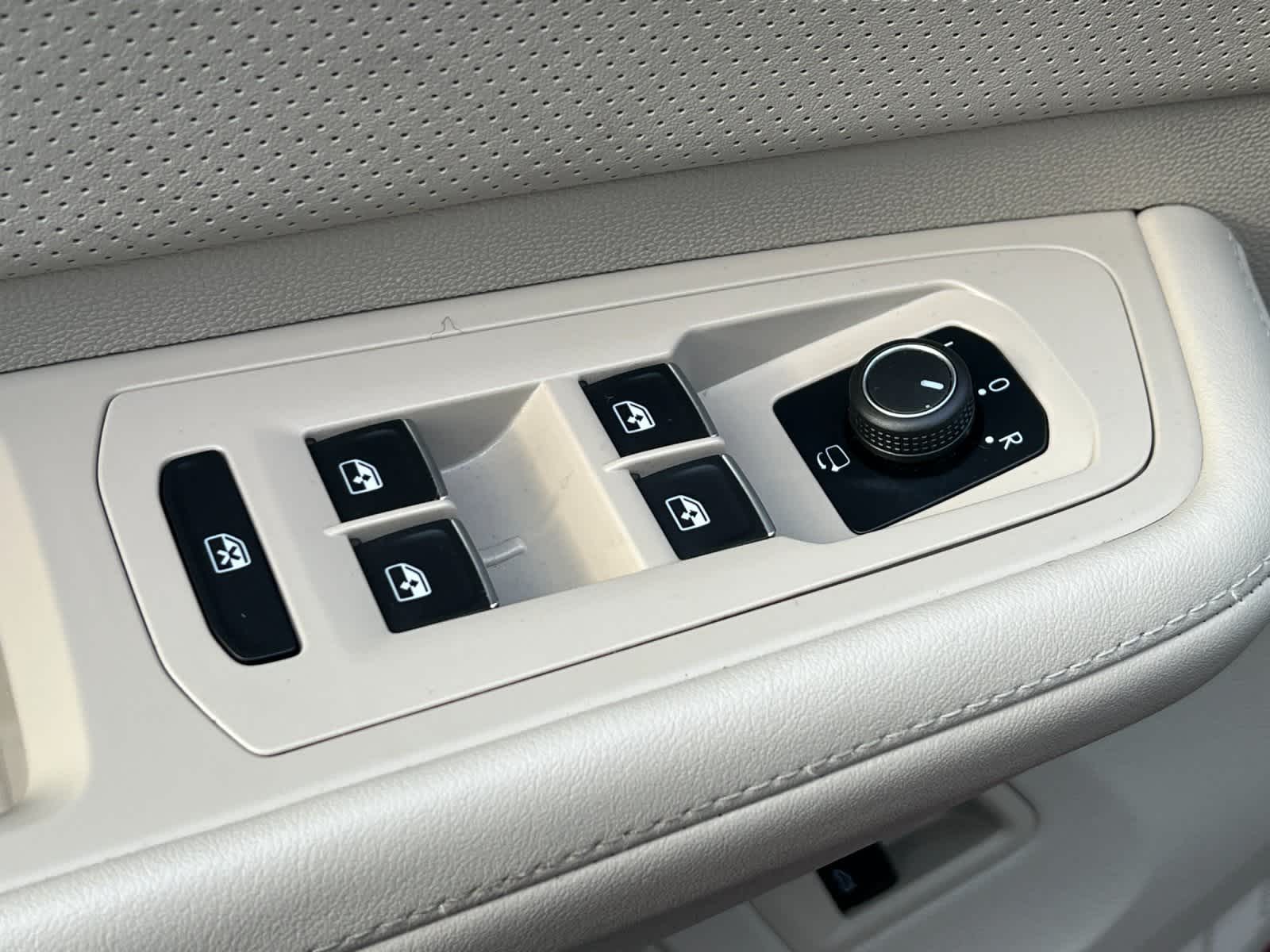 Thumbnail: 2024 Volkswagen Atlas - 13