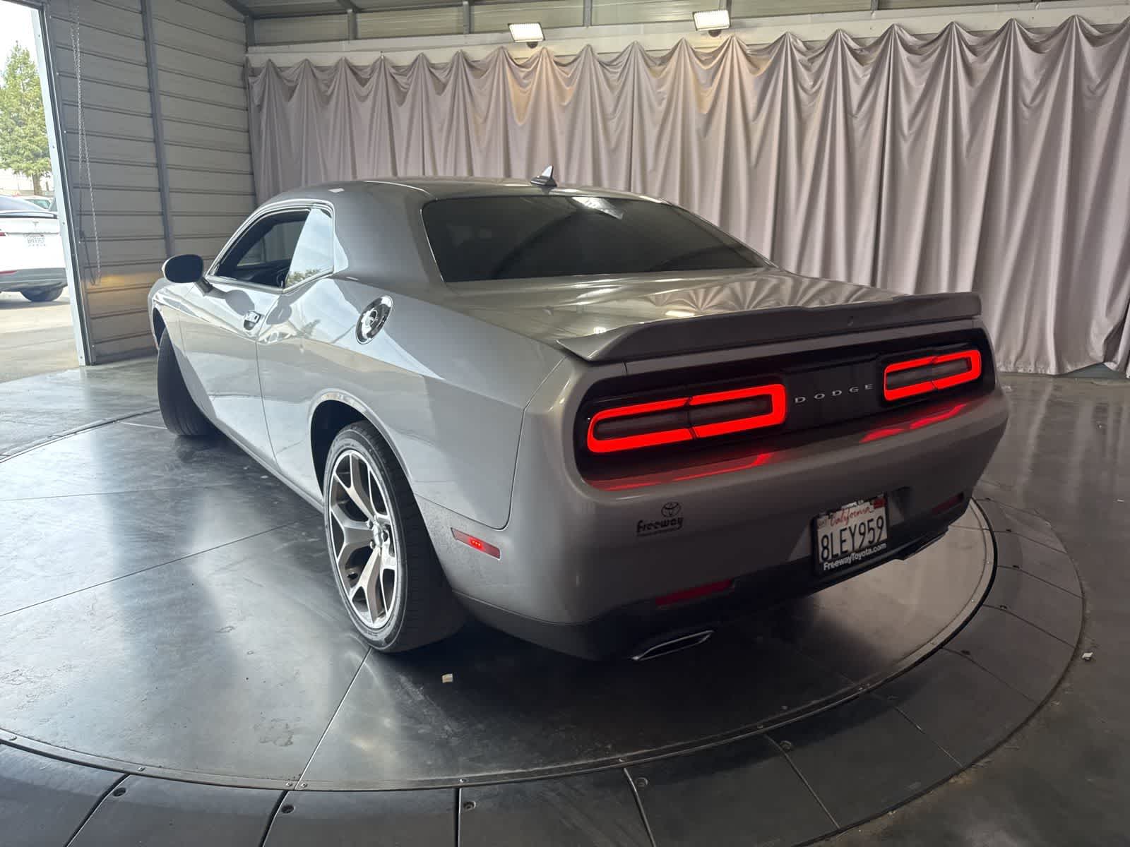 2016 Dodge Challenger SXT photo 6