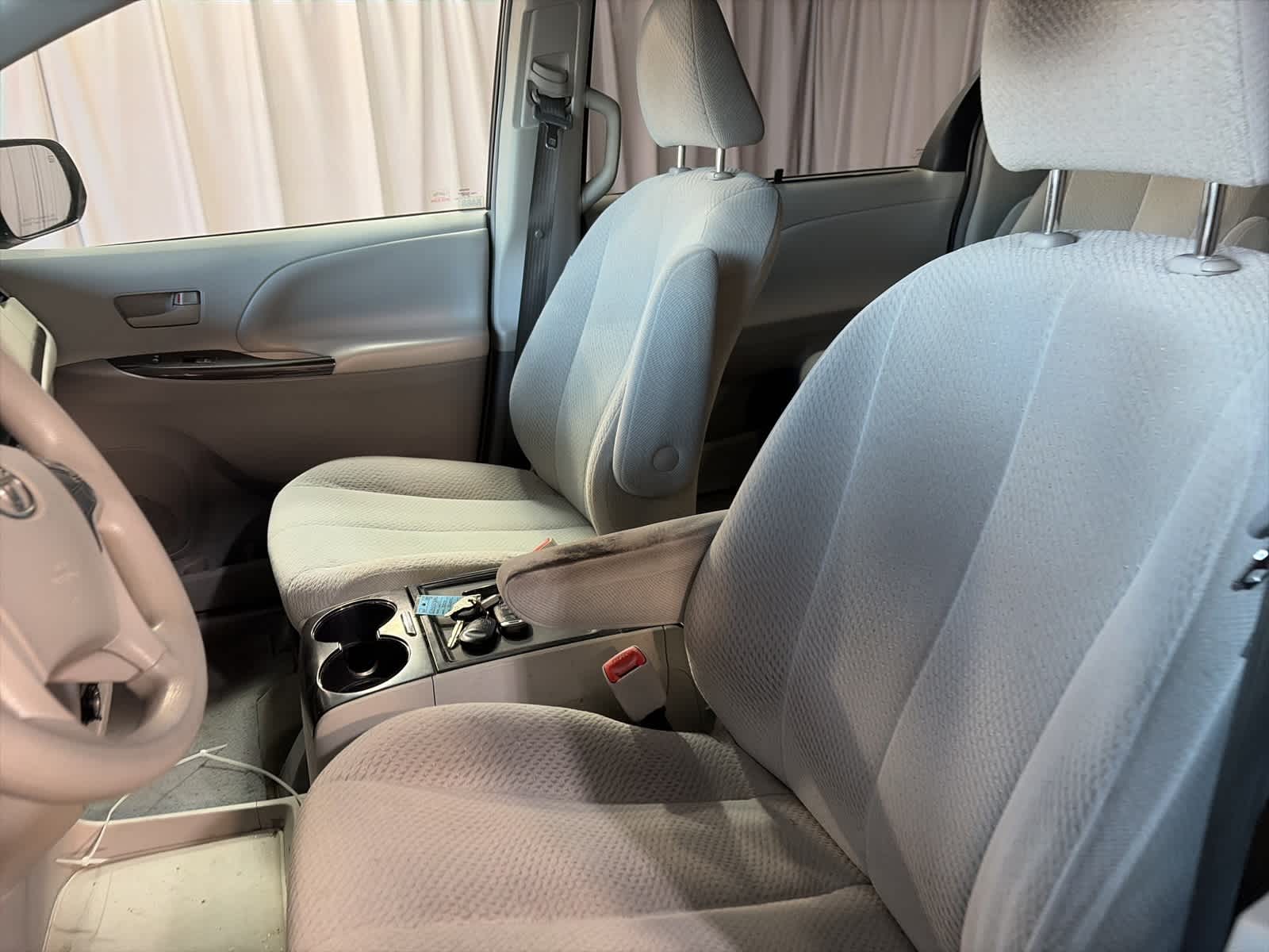 Thumbnail: 2012 Toyota Sienna - 24