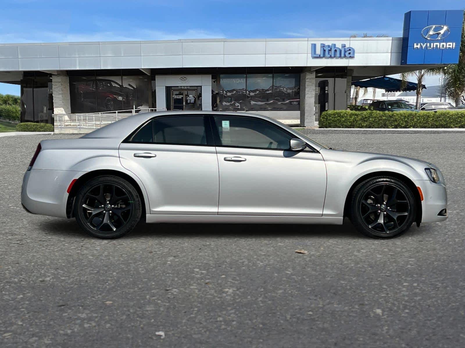 Thumbnail: 2021 Chrysler 300 - 9