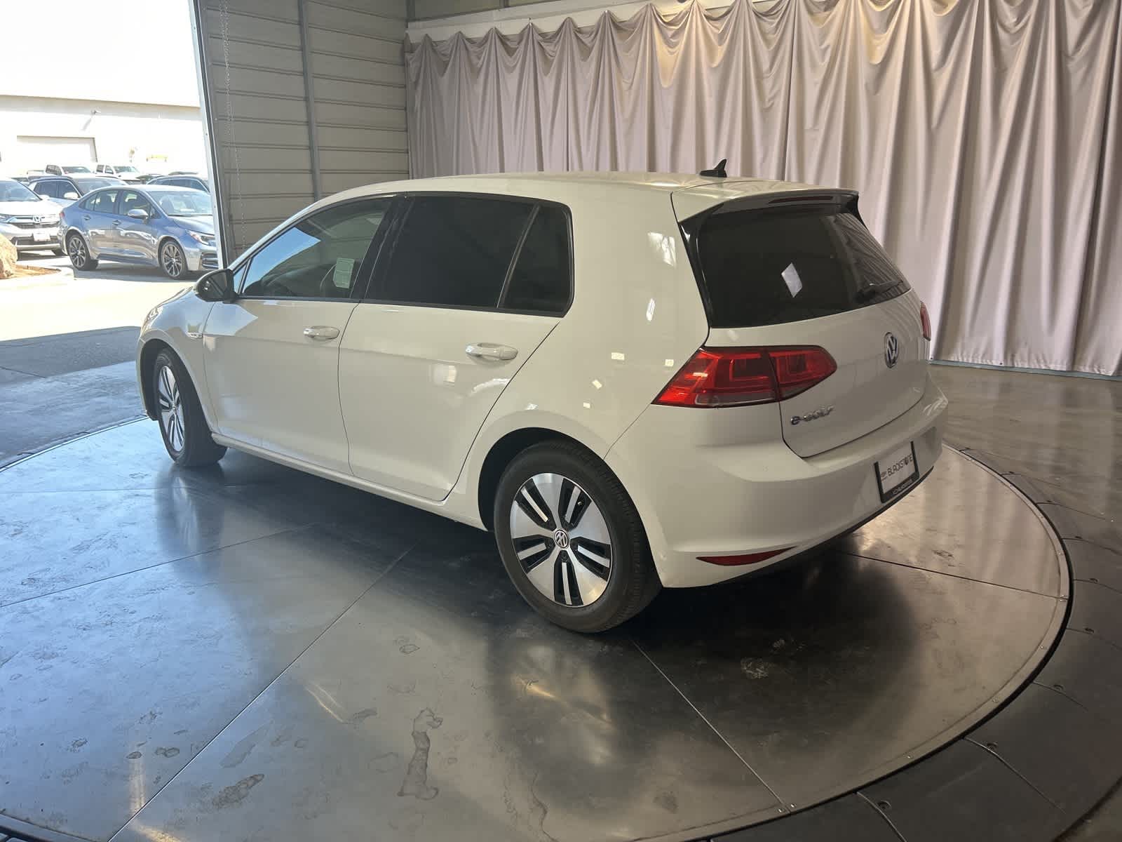Thumbnail: 2016 Volkswagen e-Golf - 14