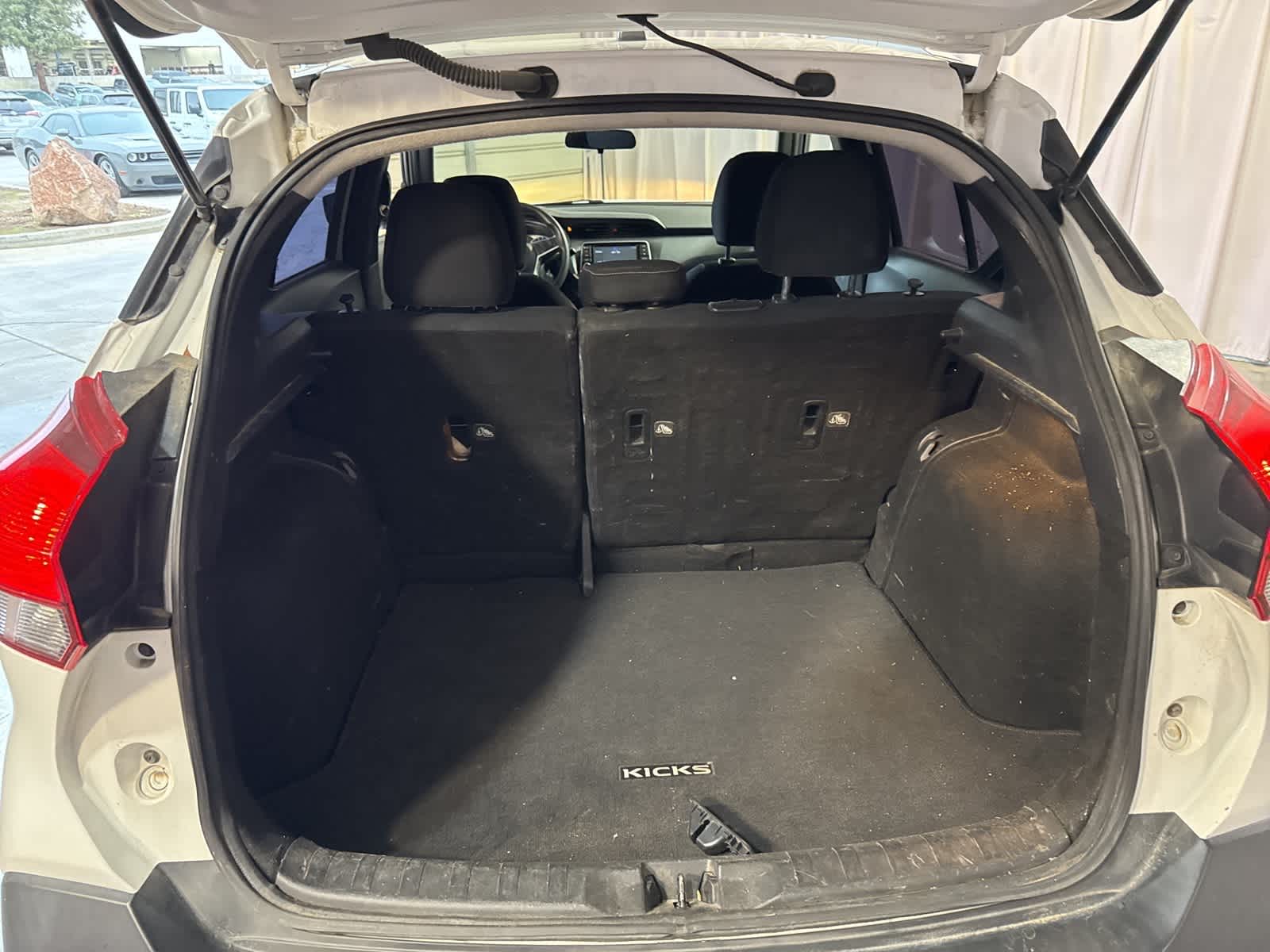 Thumbnail: 2018 Nissan Kicks - 13