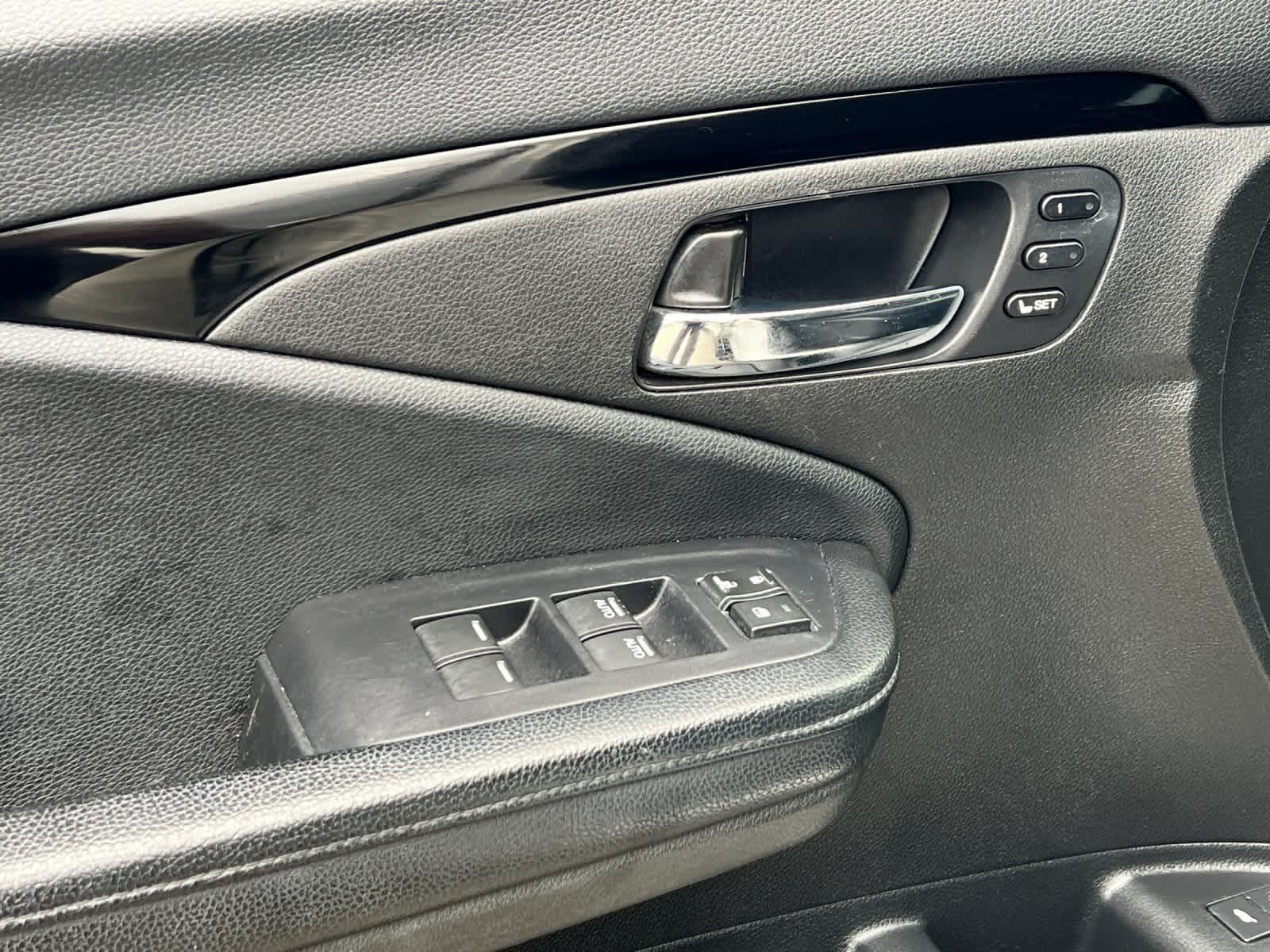 Thumbnail: 2018 Honda Pilot - 13