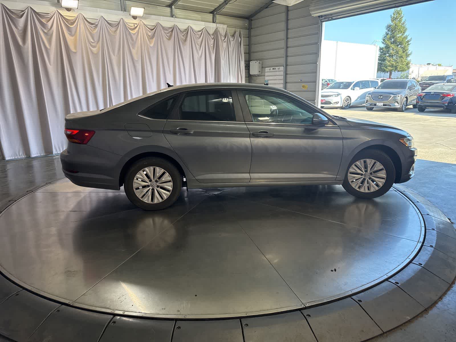 Thumbnail: 2019 Volkswagen Jetta - 3