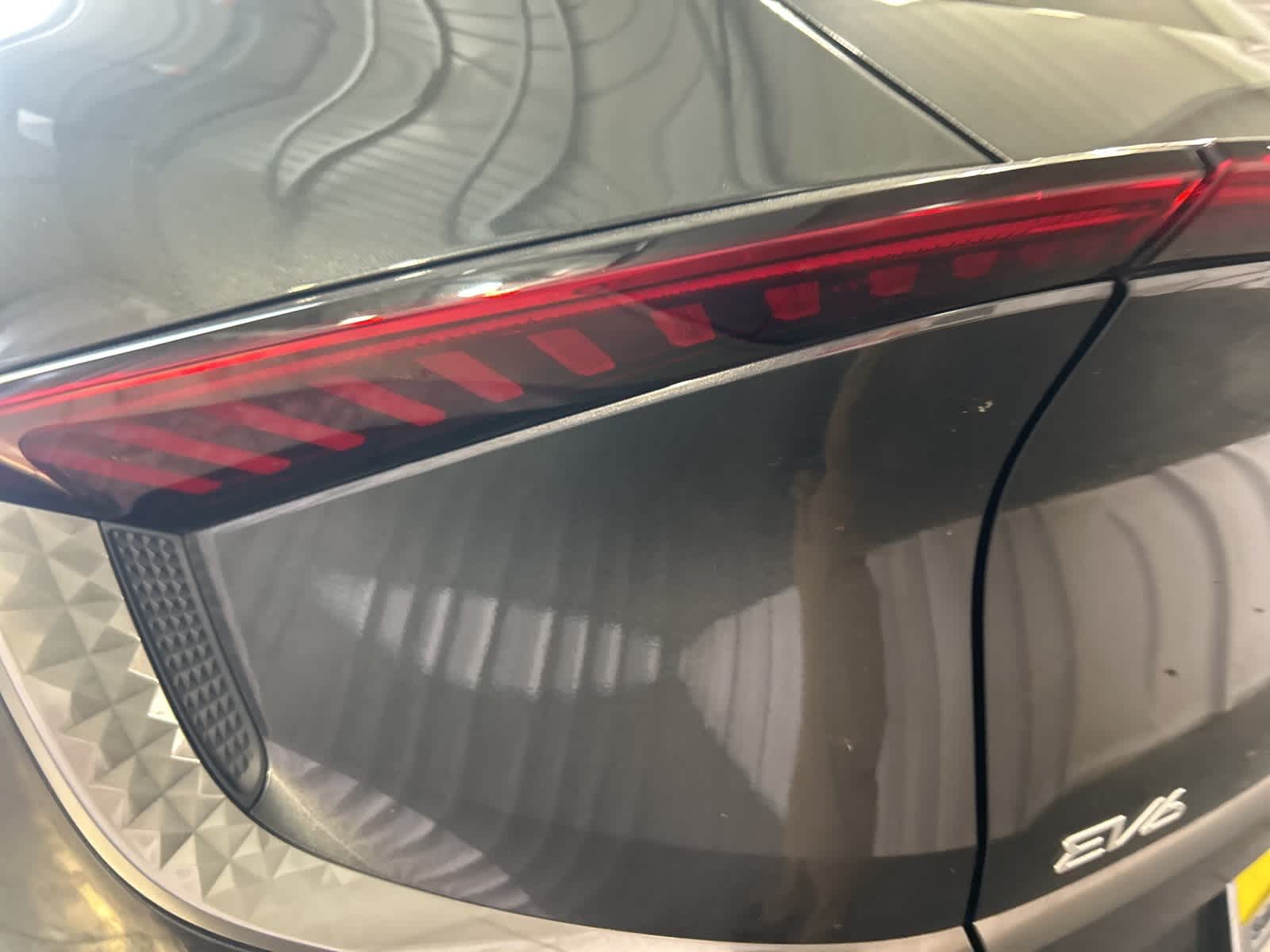 Thumbnail: 2022 Kia EV6 - 12