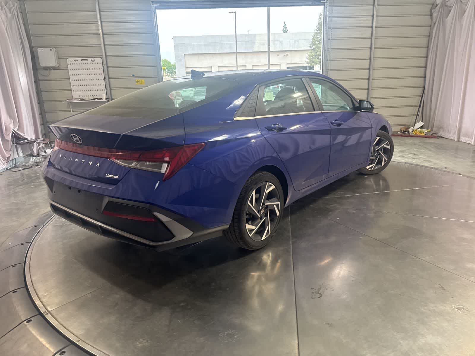 2024 Hyundai Elantra Limited photo 4
