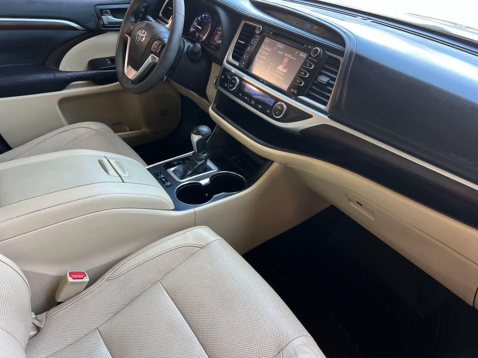Thumbnail: 2015 Toyota Highlander - 17