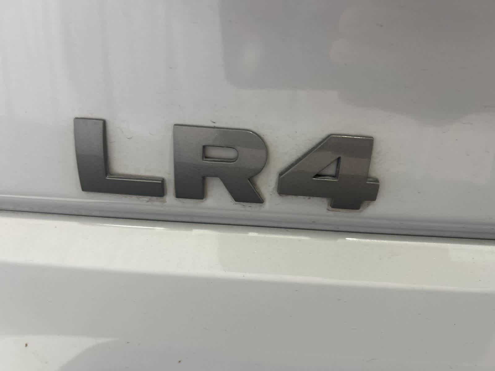 Thumbnail: 2015 Land Rover LR4 - 13