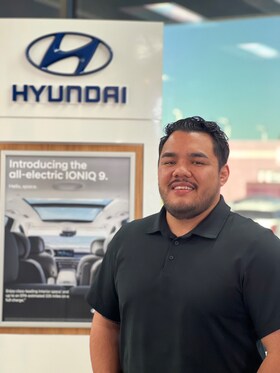 Staff member Alex Cisneros from ID_9919dced6411