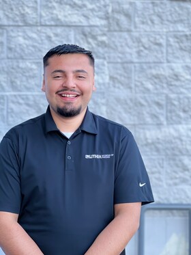 Staff member Nilson R. from ID_27bd9c3a17d7