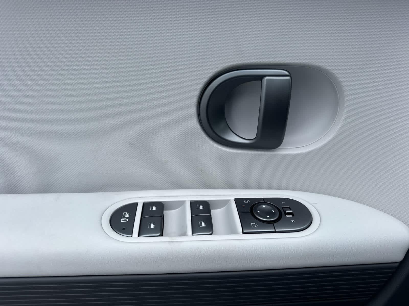 Thumbnail: 2026 Hyundai Ioniq 5 - 12