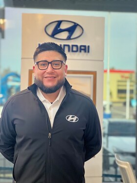 Staff member Francisco P. from ID_1ed48a360303