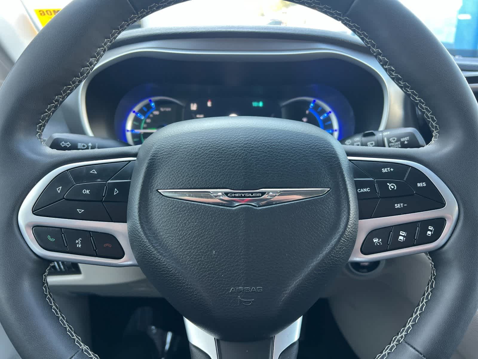 Thumbnail: 2023 Chrysler Pacifica - 25