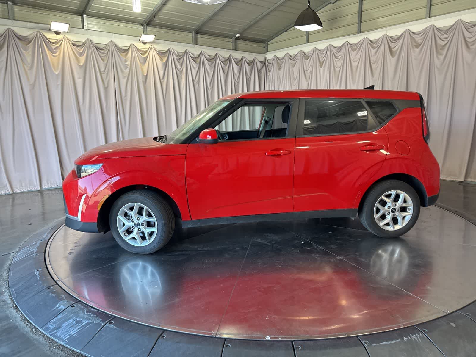 2025 Kia Soul LX photo 3