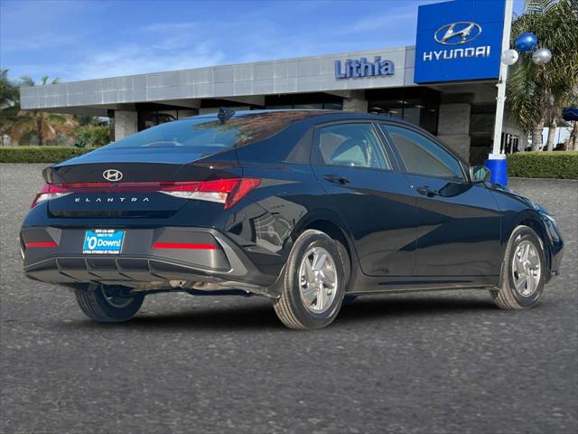 2025 Hyundai Elantra SE photo 2