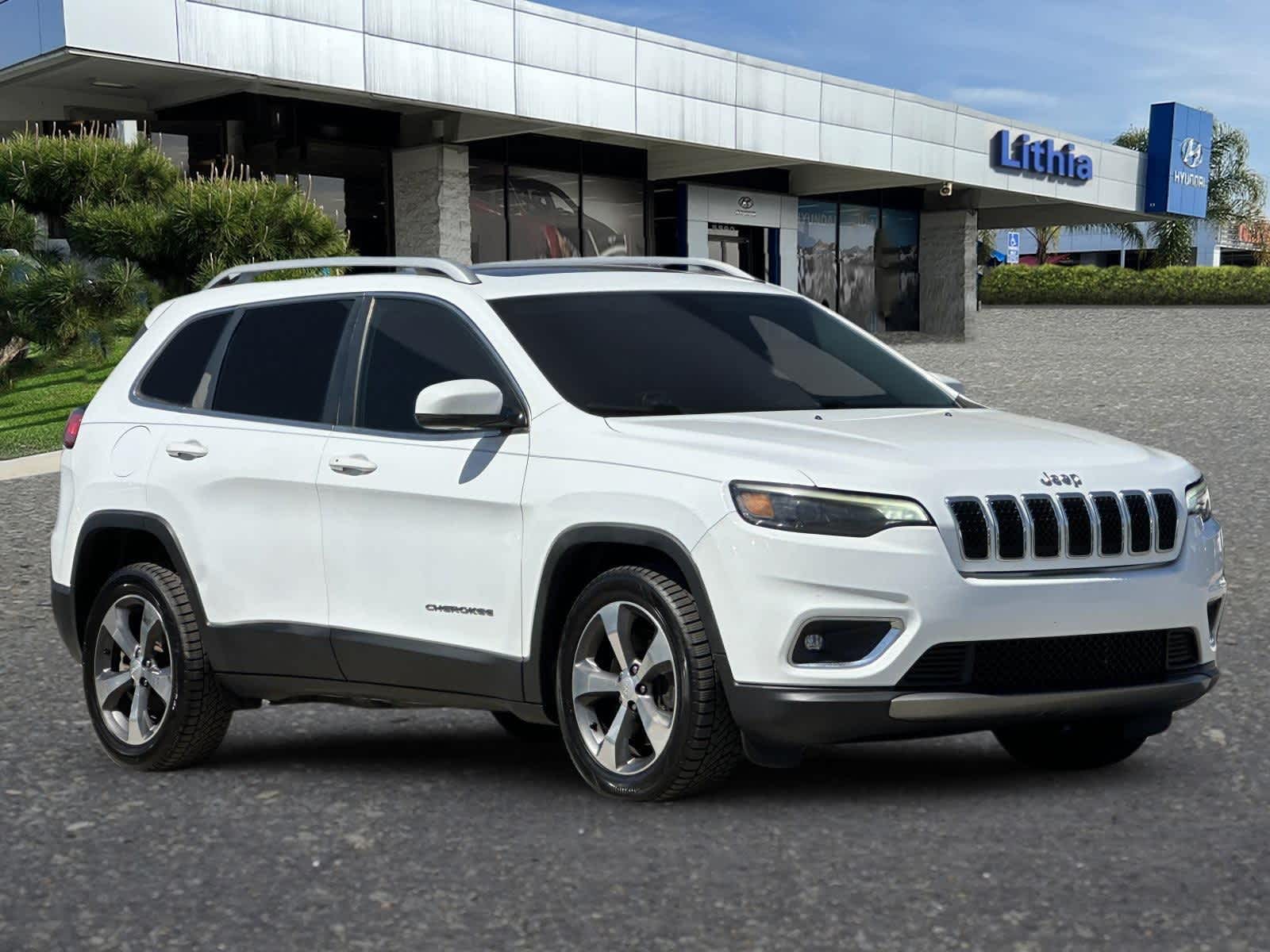 Thumbnail: 2019 Jeep Cherokee - 9