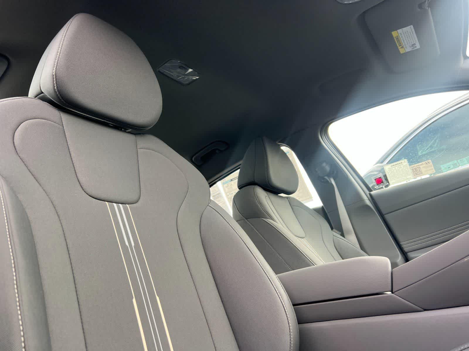 2025 Hyundai Elantra SEL - Photo 16
