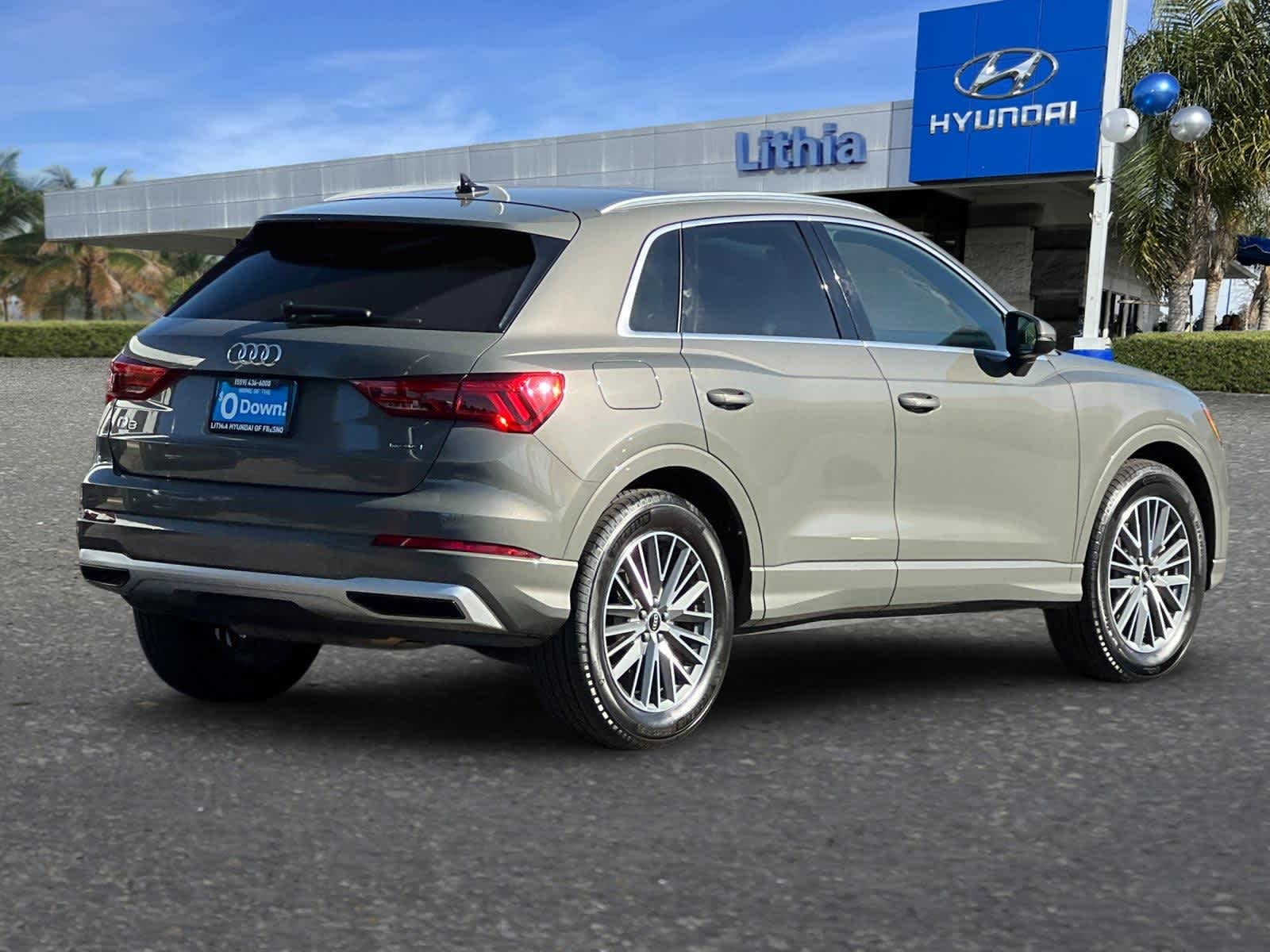 2022 Audi Q3 40 TFSI Premium photo 2