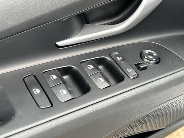 2025 Hyundai Elantra Blue 14