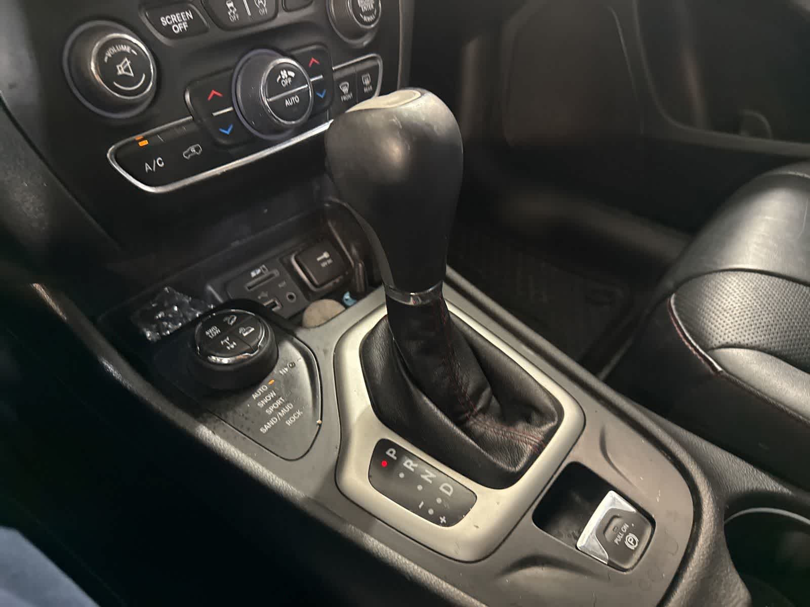 Thumbnail: 2017 Jeep Cherokee - 27