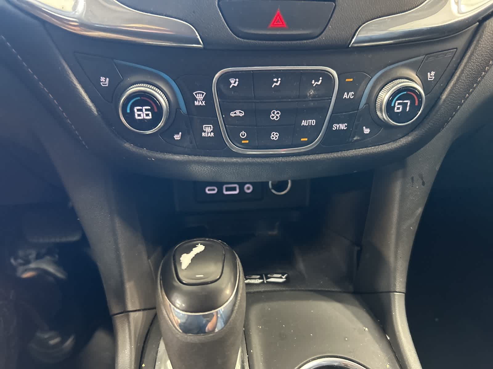 Thumbnail: 2020 Chevrolet Equinox - 29