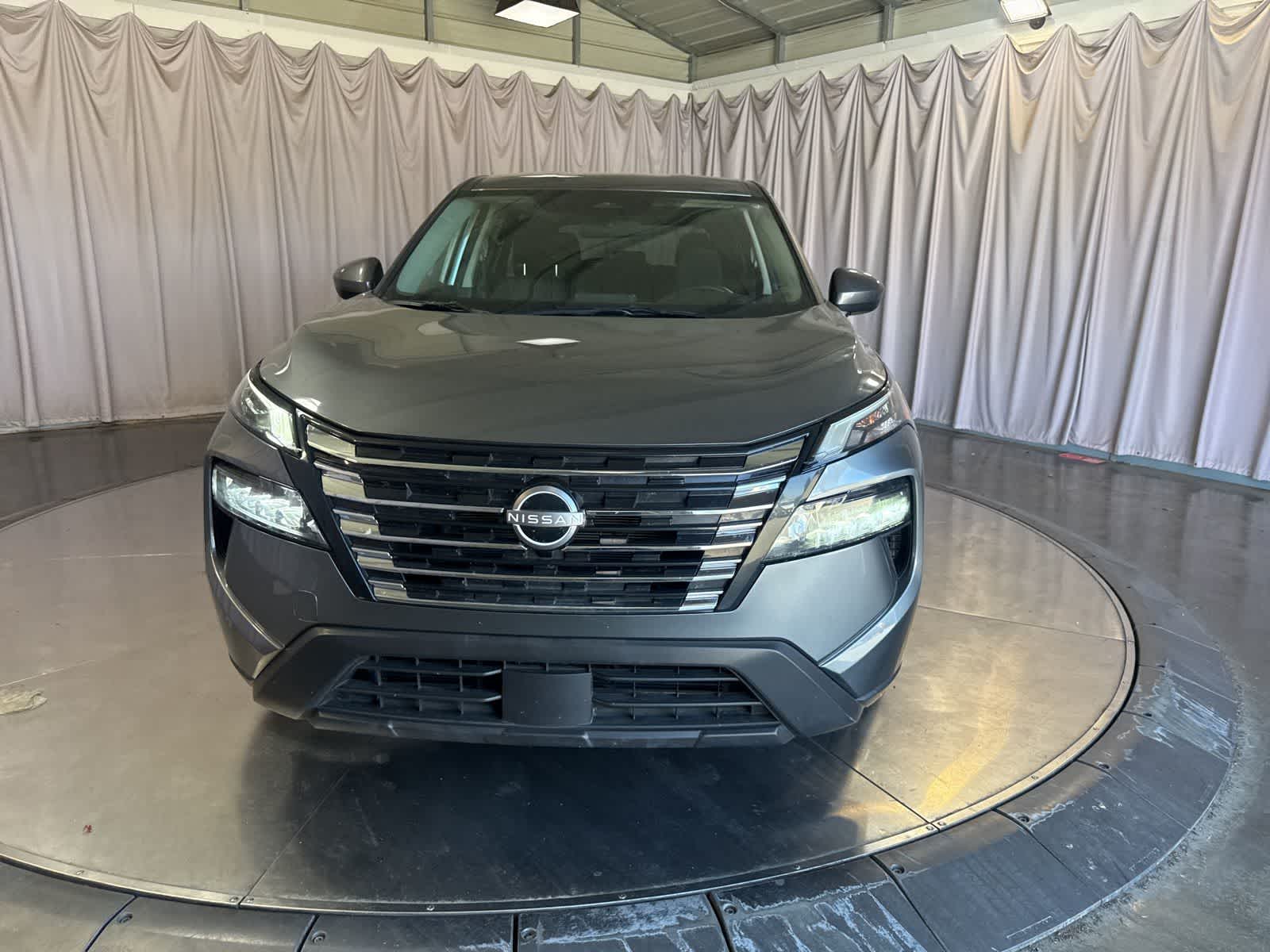 2025 Nissan Rogue SV photo 2