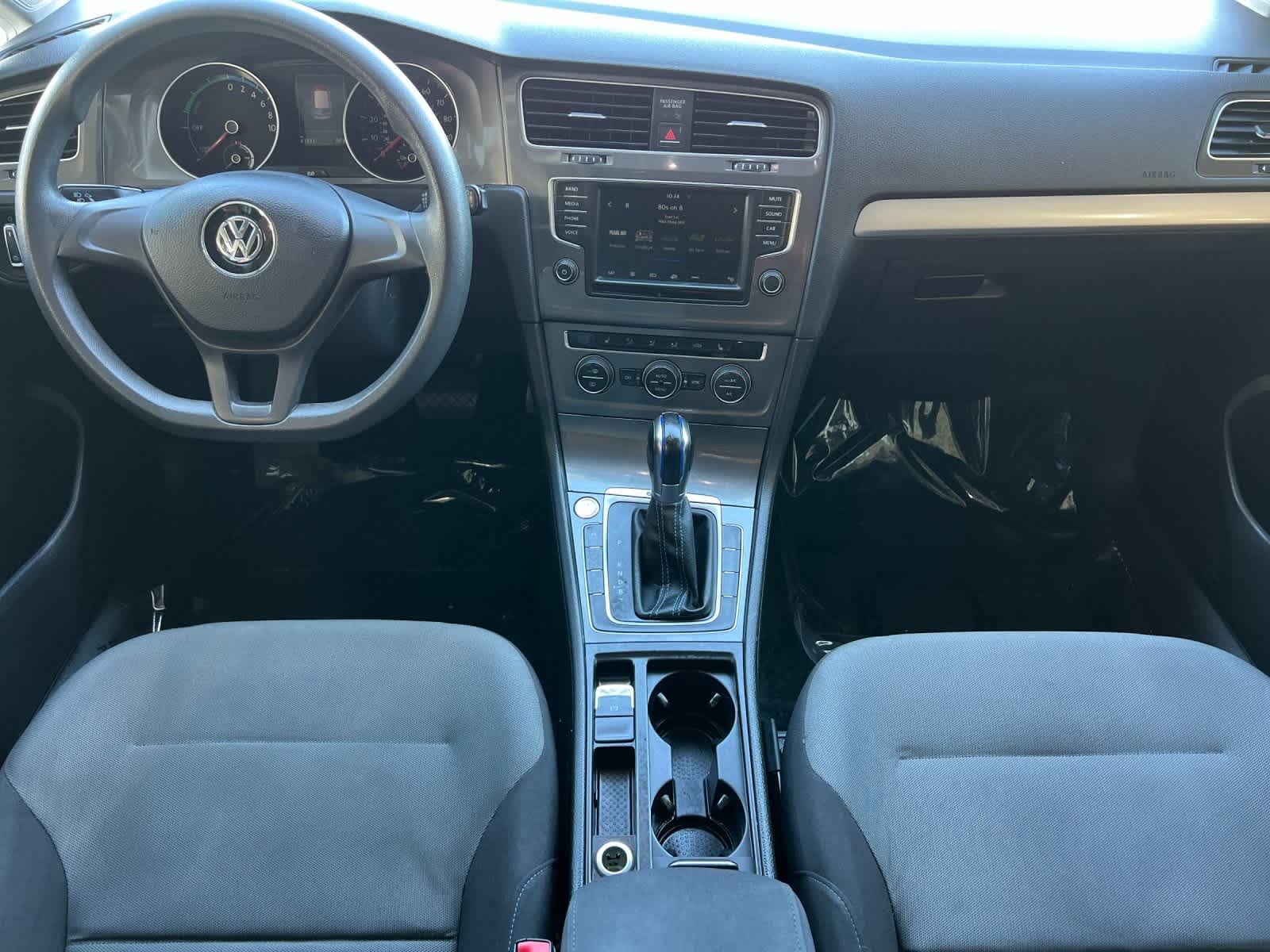 Thumbnail: 2016 Volkswagen e-Golf - 3