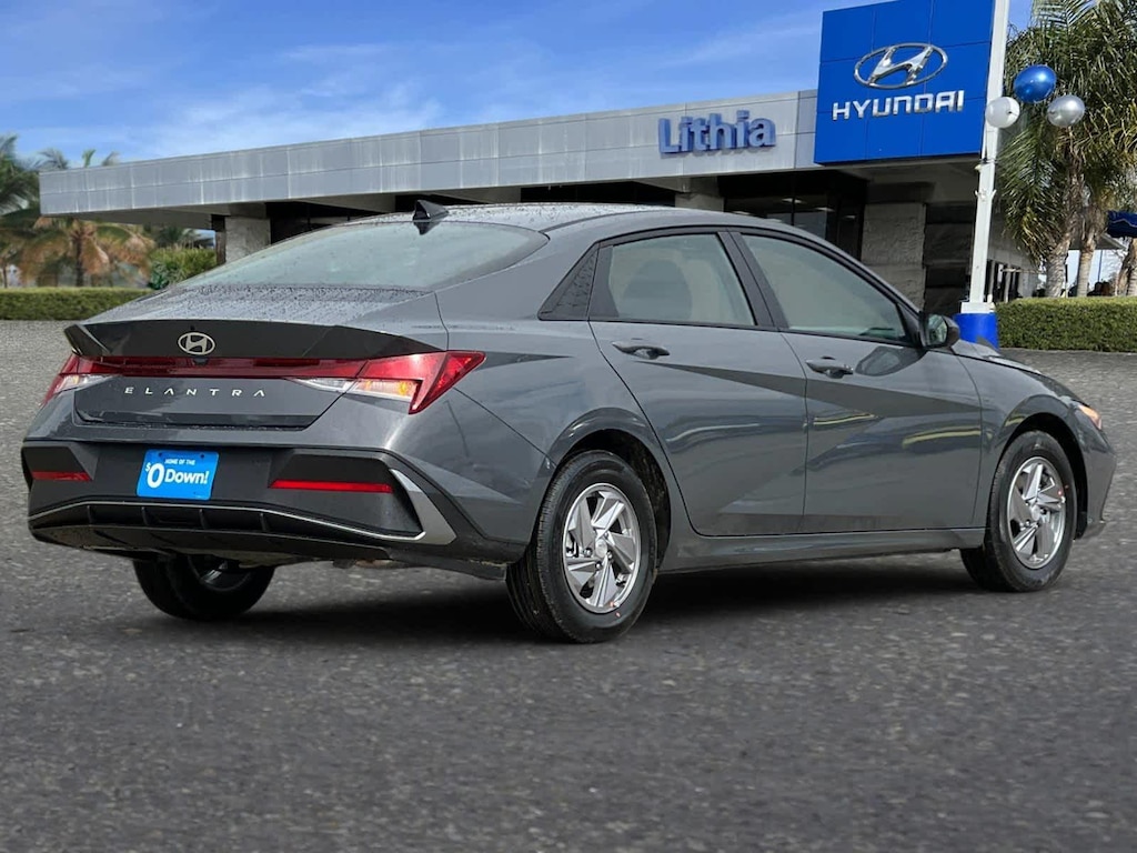 New 2025 Hyundai Elantra SE Sedan