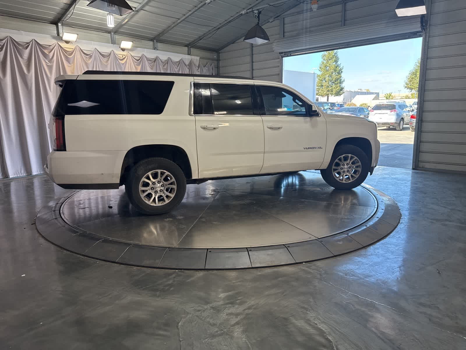 Thumbnail: 2019 GMC Yukon XL - 4