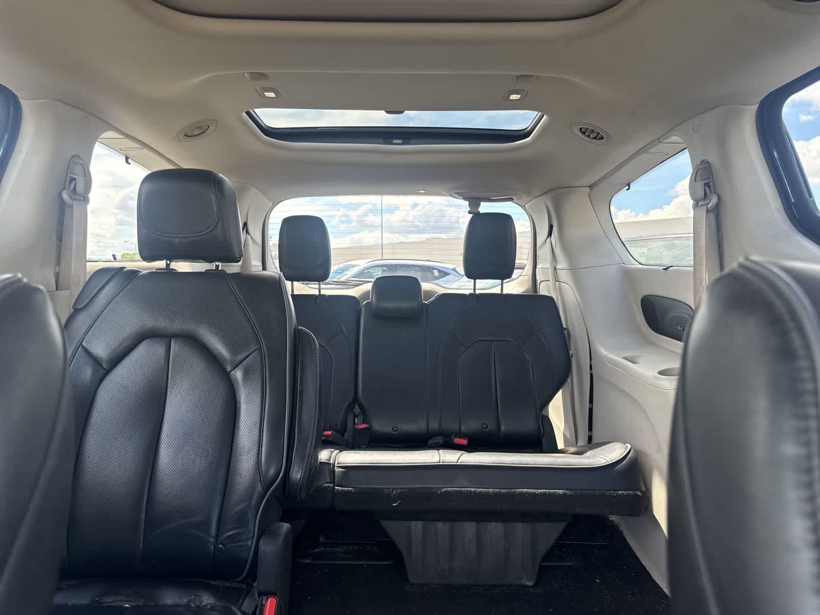 Thumbnail: 2020 Chrysler Pacifica - 22